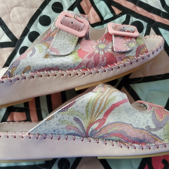 la Plume Women's Italian Size 40/8.5 PAISLEY Sandals ~ NEW WITH BOX - Picture 3 of 9